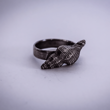 Load image into Gallery viewer, solid silver spiral shell ring