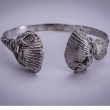 Load image into Gallery viewer, silver ocean themed shell bangle
