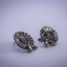 Load image into Gallery viewer, silver daisy bee stud earrings
